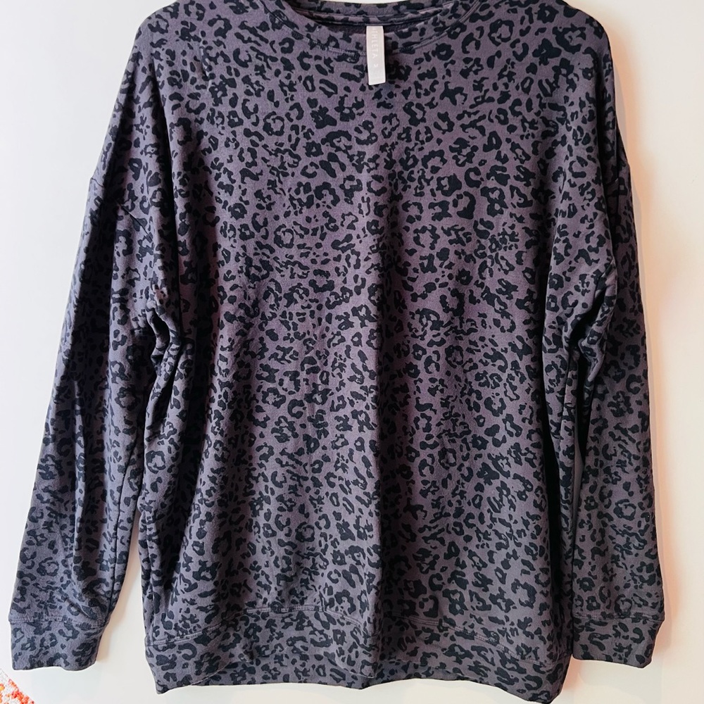 Athleta black and gray leopard print sweatshirt. Medium like new.